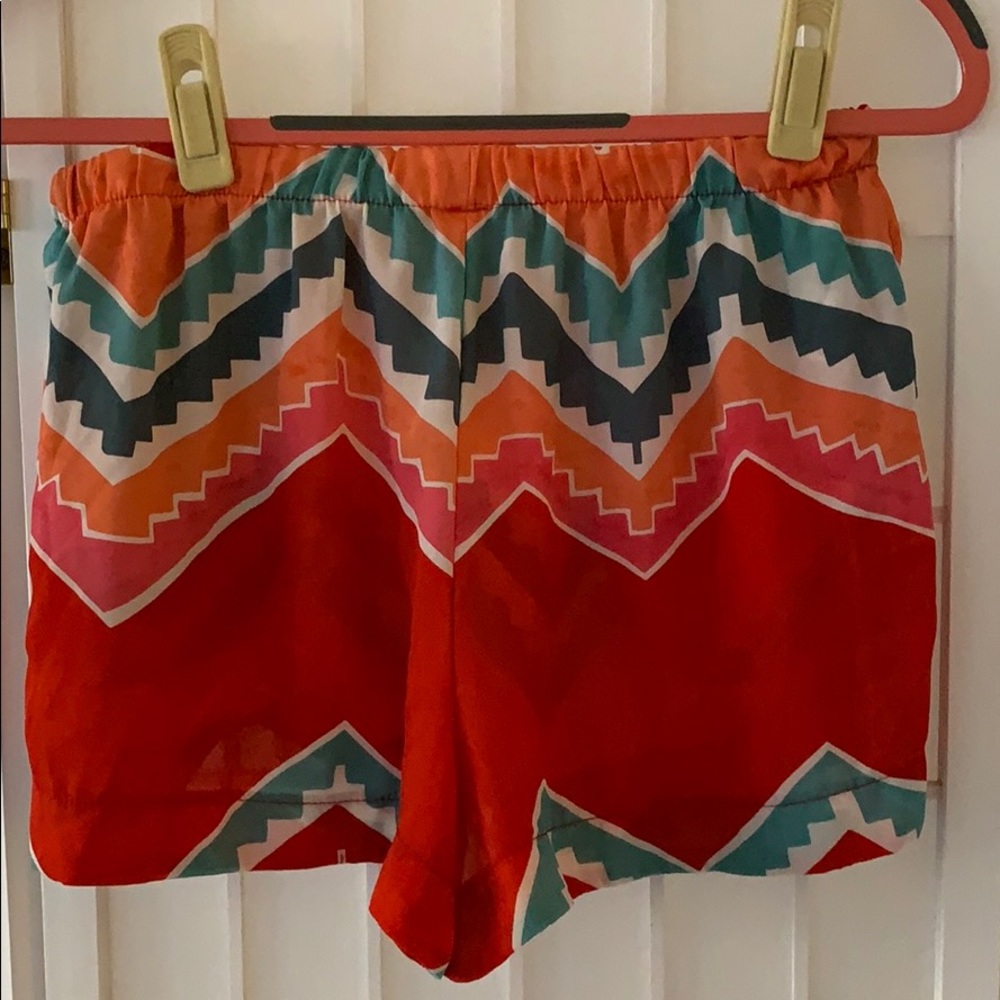 Red shorts - Picture 2 of 3